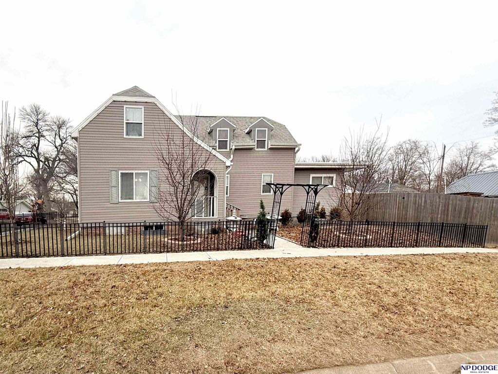 314 W 2nd Street, Oakland, NE 68045