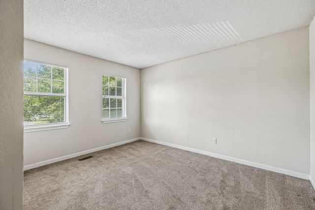 1101 Acorn Dr, Lewisburg, TN 37091