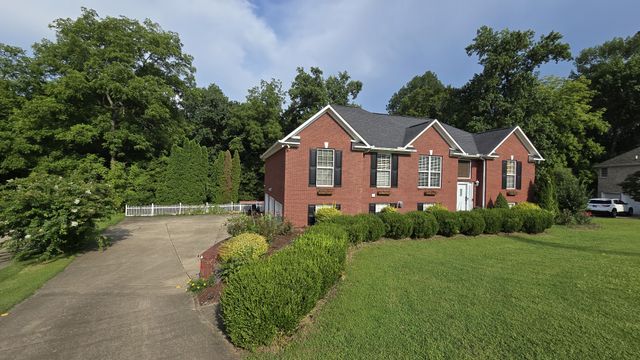 940 Everyman Ct, Columbia, TN 38401