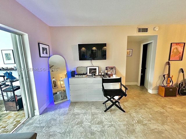 3800 Hillcrest Dr 315, Hollywood, FL 33021