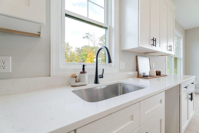 10280 DALMATIAN DR, Mcgaheysville, VA 22840