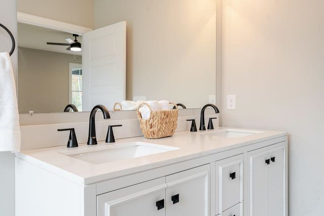 10280 DALMATIAN DR, Mcgaheysville, VA 22840