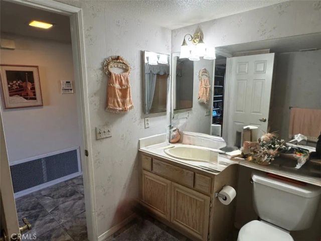 20404 Half Moon Court, Apple Valley, CA 92308