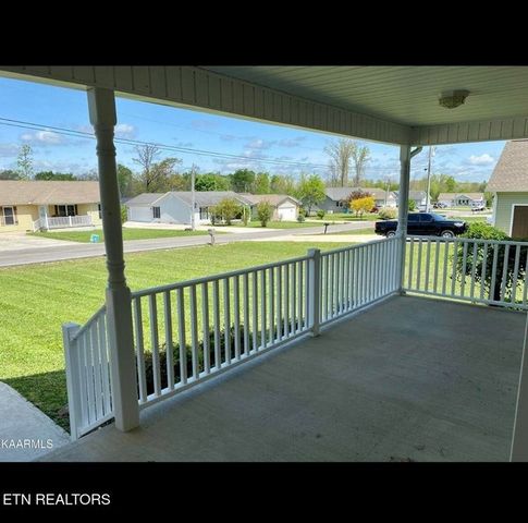 36 Hunter Dr, Crossville, TN 38555