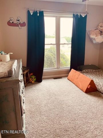 36 Hunter Dr, Crossville, TN 38555