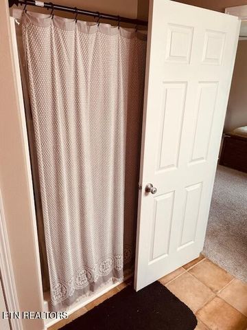 36 Hunter Dr, Crossville, TN 38555