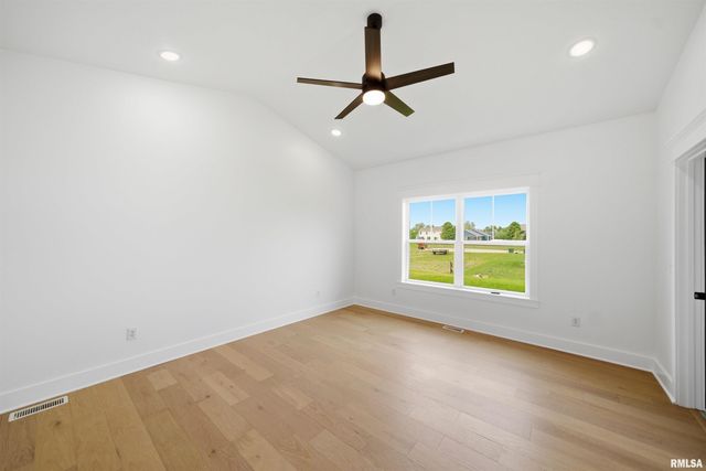 1315 W HILLCREST Drive, Chillicothe, IL 61523