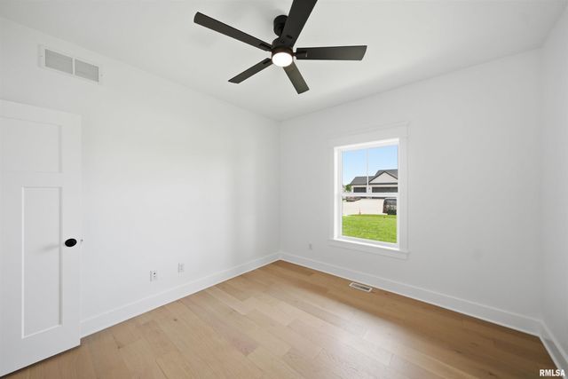 1315 W HILLCREST Drive, Chillicothe, IL 61523