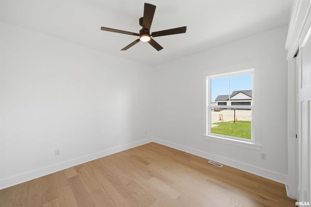1315 W HILLCREST Drive, Chillicothe, IL 61523