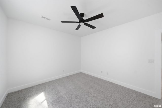 1315 W HILLCREST Drive, Chillicothe, IL 61523