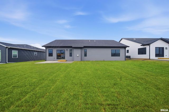 1315 W HILLCREST Drive, Chillicothe, IL 61523