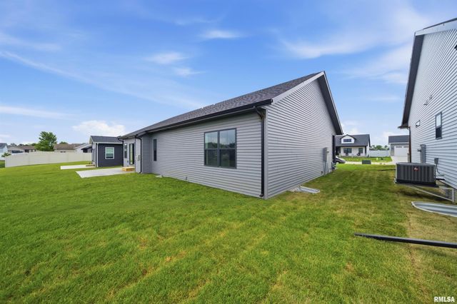 1315 W HILLCREST Drive, Chillicothe, IL 61523