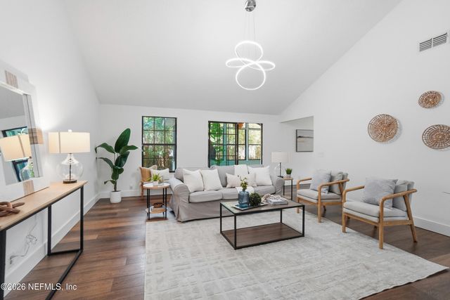 355 19TH Street, Atlantic Beach, FL 32233