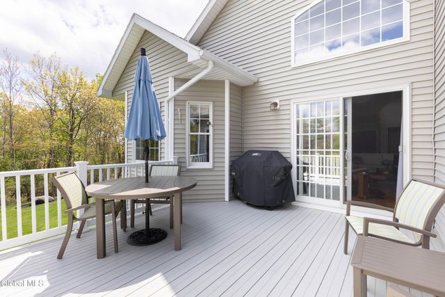 24 Brinker Way, Colonie, NY 12211