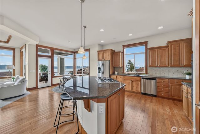 6652 Waterton Circle, Mukilteo, WA 98275