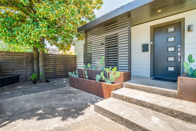 1721 N Winnetka Avenue, Dallas, TX 75208
