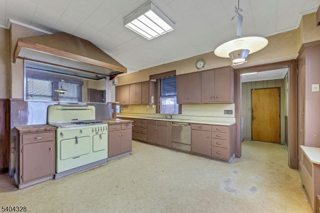 16 N Mountain Ave, Montclair Twp., NJ 07042