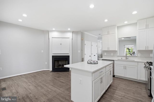 45598 GRAND CENTRAL SQ, Sterling, VA 20166
