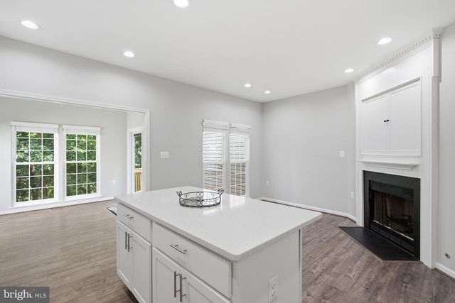45598 GRAND CENTRAL SQ, Sterling, VA 20166