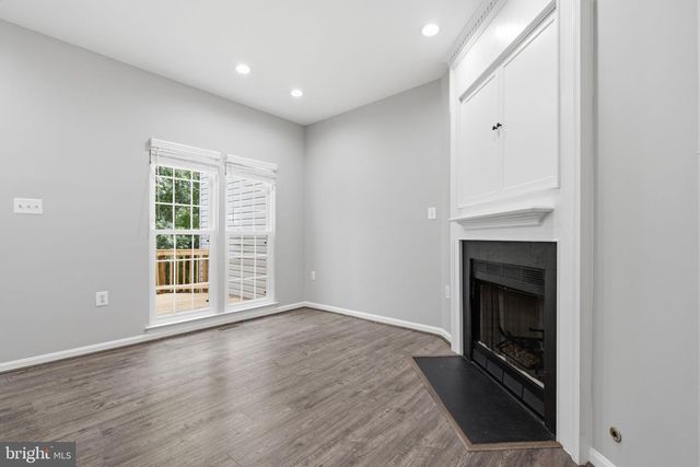 45598 GRAND CENTRAL SQ, Sterling, VA 20166