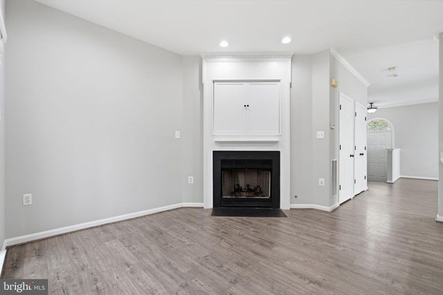 45598 GRAND CENTRAL SQ, Sterling, VA 20166