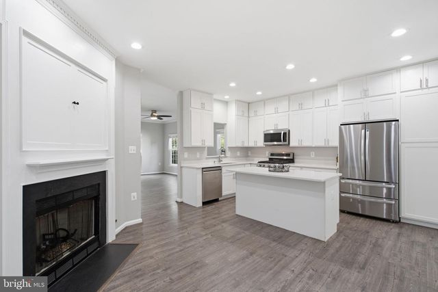 45598 GRAND CENTRAL SQ, Sterling, VA 20166