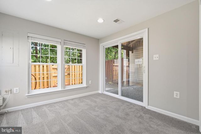 45598 GRAND CENTRAL SQ, Sterling, VA 20166