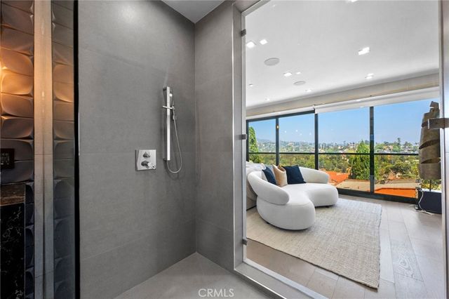 2033 Glencoe, Los Angeles, CA 90068