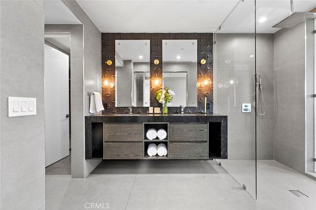 2033 Glencoe, Los Angeles, CA 90068