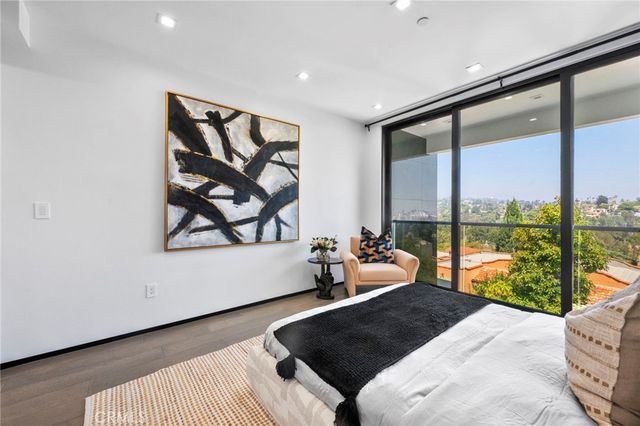 2033 Glencoe, Los Angeles, CA 90068