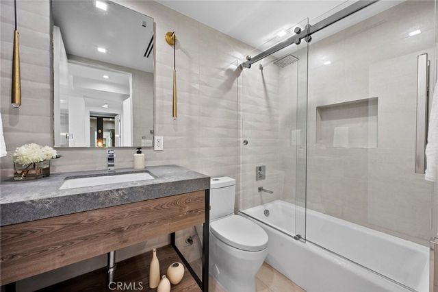 2033 Glencoe, Los Angeles, CA 90068