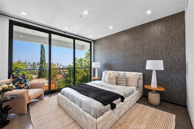 2033 Glencoe, Los Angeles, CA 90068