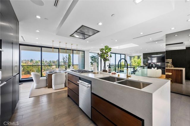 2033 Glencoe, Los Angeles, CA 90068