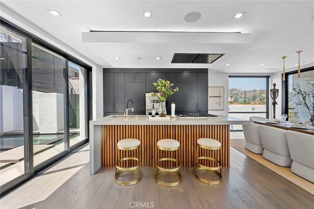 2033 Glencoe, Los Angeles, CA 90068
