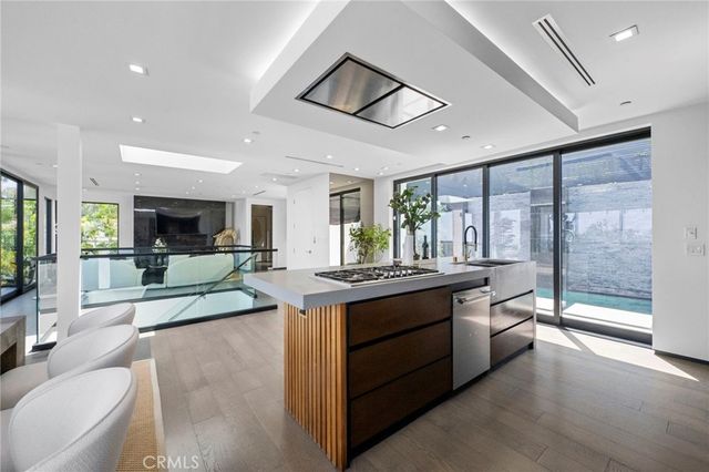 2033 Glencoe, Los Angeles, CA 90068