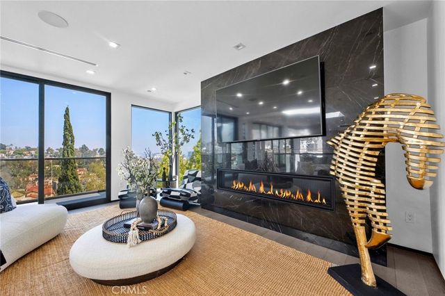 2033 Glencoe, Los Angeles, CA 90068
