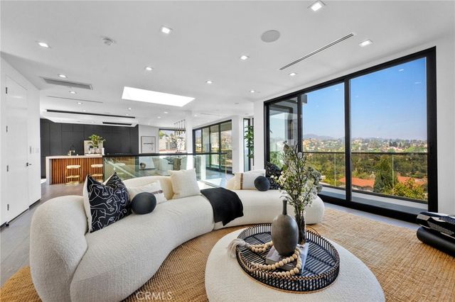 2033 Glencoe, Los Angeles, CA 90068