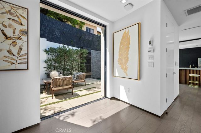 2033 Glencoe, Los Angeles, CA 90068