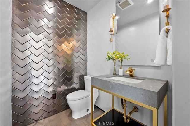 2033 Glencoe, Los Angeles, CA 90068