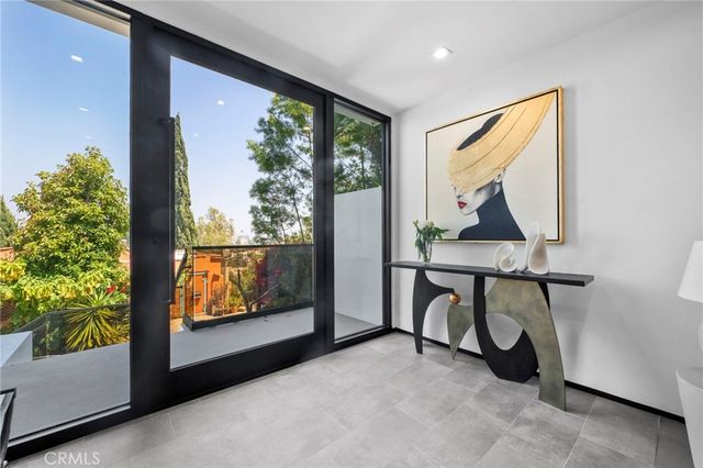 2033 Glencoe, Los Angeles, CA 90068