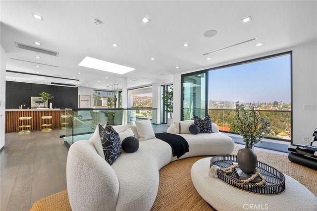 2033 Glencoe, Los Angeles, CA 90068
