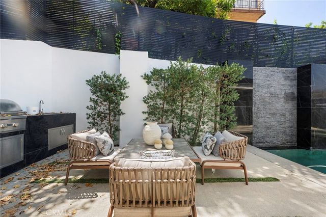 2033 Glencoe, Los Angeles, CA 90068