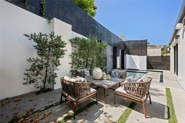 2033 Glencoe, Los Angeles, CA 90068