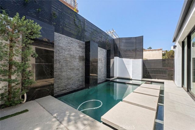 2033 Glencoe, Los Angeles, CA 90068