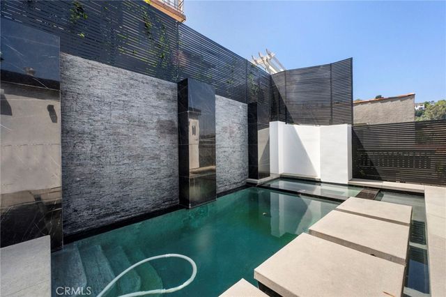 2033 Glencoe, Los Angeles, CA 90068