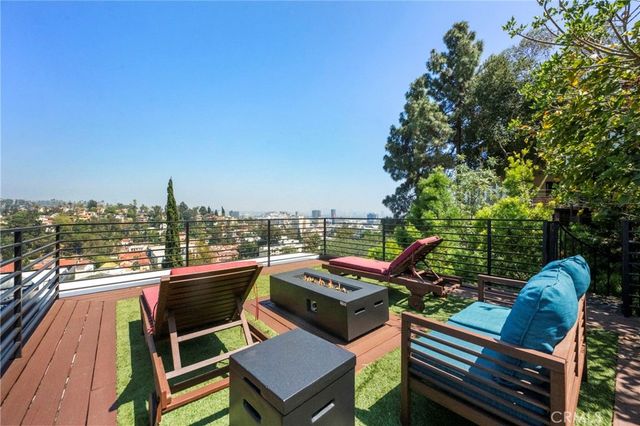 2033 Glencoe, Los Angeles, CA 90068