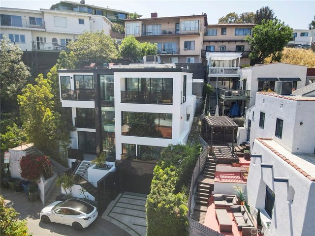 2033 Glencoe, Los Angeles, CA 90068