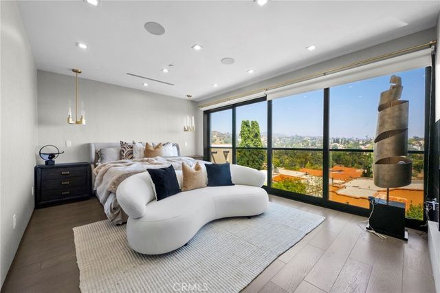 2033 Glencoe, Los Angeles, CA 90068