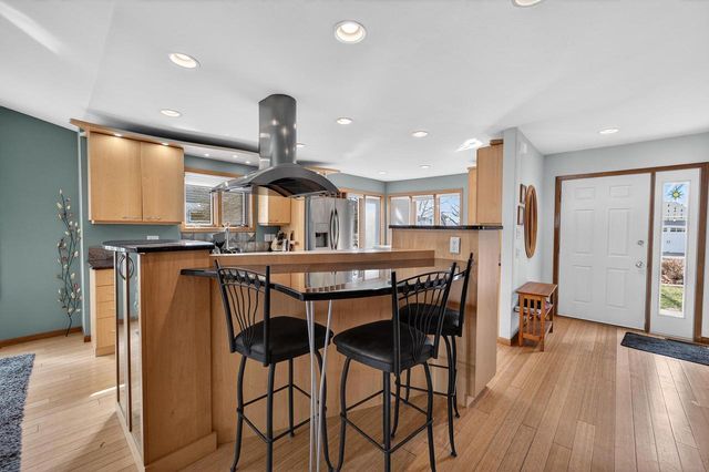 5316 Lighthouse Bay Drive, Madison, WI 53704