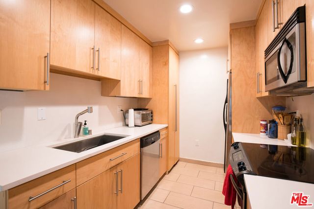 931 N ALFRED Street 204, Los Angeles, CA 90069